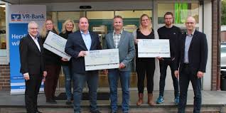 #elternsein #elternzeitreise #elternleben #elternberatung #elternratgeber #elternhaftenfürihrekinder #vrbankrheinneckar #vrbank #eigenkapital. Gluckliche Gewinner Bei Der Vr Bank In Sudniedersachsen Vr Jubi Contest Zum 125jahrigen Geburtstag Einbeck News Nachrichten Aus Einbeck Und Umgebung