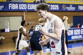 Kelly.tylr pelada she is fastidious in the communication