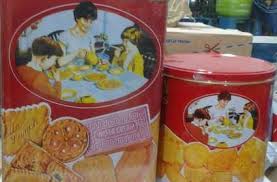 Tentu saja rakyat indonesia familiar dengan kaleng khas yang besar dan bergambar ibu serta dua orang anak. Akhirnya Sang Ayah Keluarga Khong Guan Ketemu Taruna Mandiri Carat
