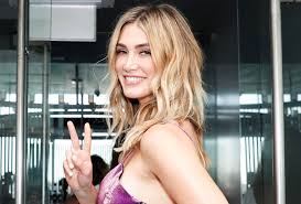 Delta goodrem source is 100% unofficial. Delta Goodrem S Biggest Beauty Regret And The Makeup Product She Can T Live Without Beauty Crew