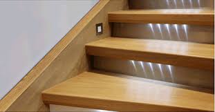 Poncer un escalier en bois. Renover Son Vieil Escalier En Bois