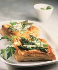 Tarte Feuilletee Aux Asperges Et Sabayon De Parmesan Recette Tarte Feuilletee Feuillete Alimentation