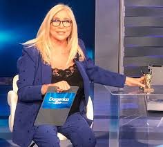 Domenica in deve essere un grande rotocalco, non sono per i format e i paletti. Mara Venier L Appello Disperato Per Venezia A Domenica In Finiamo Questo Mose E Una Vergogna Il Mattino It