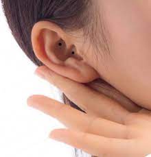 Quand je pose ma tête sur l'oreiller ça me tue trop! Causes De Bouton Dans L Oreille Et Comment Soigner Efficacement Ifss