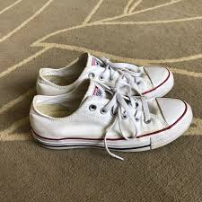 Black And White Converse Womens Size 7 Used White Sneaker Converse Women S Size 7 Has Some Staining Black And Orange Coloring Near Front Edges As Shown But White Low Top Converse Sneakers Converse