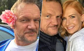 Chirurgia plastyczna i estetyczna w katowicach. Cezary Pazura Pozuje Ze Swoimi Dziecmi Najstarsze Z Nich Jest 2 Lata Mlodsze Od Jego Zony