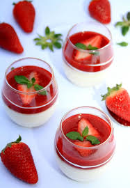 Panna Cotta Vanille Et Coulis De Fraises A La Menthe Amandine Cooking Recette Avec Des Fraises Recette Panacotta Coulis De Fraise