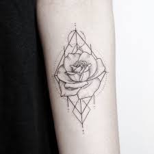 Geometric Rose For Lovely Melina Tattogirl Tattofeminina Tattomasculina Tattodelicadas Tattoinspiration Tatuage Minimalist Tattoo Tattoos Geometric Rose