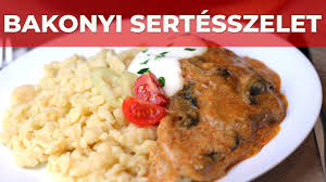 Minden bizonnyal egy népszerű hazai fogás a bakonyi sertésragu, vagy bakonyi sertésszelet. Bakonyi Sertesszelet Nokedlivel Video Recept Youtube