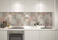 Credence Cuisine Carreaux De Ciment Patchwork Et Artistique Credence Cuisine Cuisine Carreaux De Ciment Cuisines Design