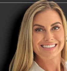 Cassandra Barr's Instagram, Twitter & Facebook