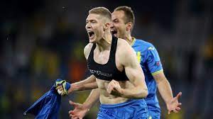 Artem dovbyk of ukraine (obscured) celebrates with team mates after scoring their side's second goal during the uefa euro 2020 championship round of 16 match between sweden and ukraine at hampden park on june 29, 2021 in glasg. Rv6ygbdy 9qm