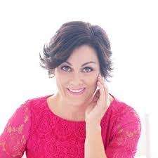 Julie Fleming's Instagram, Twitter & Facebook