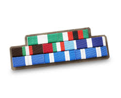 398 del regolamento generale dell'arma dei carabinieri riconosce a sottufficiali, appuntati e carabinieri, che aspirino al trasferimento per fondati e comprovati motivi, la possibilità di presentare apposita istanza, indipendentemente dal periodo di permanenza minima nel. Componi I Tuoi Nastrini Medagliere Negozio Militare