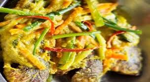 Jun 23, 2021 · setelah tampak kuning keemasan angkat dan tiriskan untuk saosnya, blender cabe merah, rawit, bawang merah, putih, dan tomat hingga halus. Resep Masakan Pesmol Ikan Ekor Kuning Yang Lezat Dan Gurih Selerasa Com