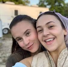 Caption this! 🤣🤣🤣 Behind the scenes... Harry McEntire aka Aethelwold and  Eliza Butterworth aka Aelswith Play the puzzle:  https://www.jigsawplanet.com/?rc=play&pid=2a68132f1810