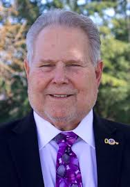 Four candidates file in election for Easton Town Council president