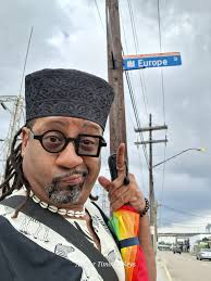 What is the history behind the Walverman sign above Front Street Cafe?