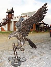 The extremely keen eyesight of the eagle stares out spotting a potential prey from a very long distance. Life Size American Eagle Sculpture From Scrap Metal Scrap Metal Art Metal Art Welded Scrap Metal