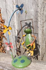 And whether metal frog garden art is indoor and outdoor, closet, or patio. Metal Frog On A Swing Yard Decor