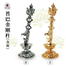 It was a weapon crafted by tvastar, the maker of divine instruments, using the bones of the sage dadhichi. æ™®å·´é‡'å‰›æµ å«åº§ å¤§ä½›åŸŽä½›æ•™æ–‡ç‰©