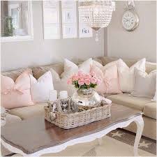 Inoltre gli ambienti devono rispecchiare il nostro stile e le nostre idee di design per la casa. Idee Per Arredare Un Soggiorno In Stile Shabby Chic Foto Design Mag