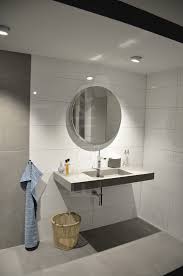 Pin Von Biggi Auf Badezimmer Badezimmer Wandfliesen Badezimmer Dachschrage Badezimmer Fliesen