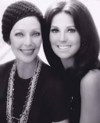 Marlo Thomas and Loretta Young's 1973 photo and cultural impact