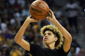 Hitting up malik monk and asking if he's down to swap digits!! Lamelo Ball Literally Shot Better Than Lonzo Ball In Lonzo S Lakers Debut Silver Screen And Roll