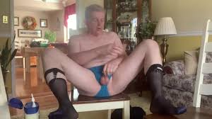 アネロスでオナニーする脱衣パパ