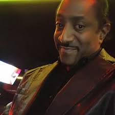 Thomas Ward (@TwardComedy)