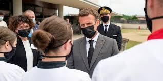 Macron se prend une baffe emmanuel macron giflé lors d'un déplacement dans. 7xce4fvnneqvgm