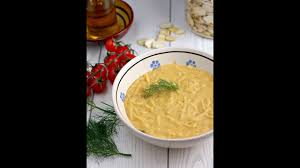 Trattandosi di legumi secchi, la ricetta richiede un po' di tempo. Macco Di Fave Con Spaghetti Spezzati Youtube