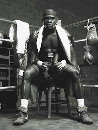 L'américain floyd mayweather, invaincu depuis 21 ans, a remporté son très médiatisé combat contre le spécialiste du mma conor mcgregor. Pin By Curtis Lewis On Boxing Boxing Images Floyd Mayweather Floyd