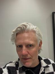 Wow what a cut @jonathanjandrew went for a little @austinbutler vibe 🔥🔥🔥  what yous think 👌 im going out tonight 🕺