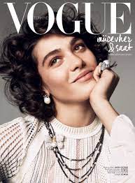 Steffy Argelich Wears Curly Hairstyles For Vogue Turkey Jewelry Story Vogue Hair Styles Curly Hair Styles