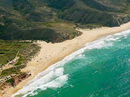 Aljezur es una villa ubicada en la reserva natural de la costa vicentina. Algarve Surfer Nehmen Aljezur In Den Fokus Algarve Fur Entdecker