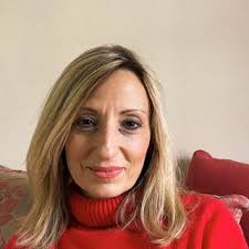 Salve,da tempo vorrei intraprendere un percorso per capire i miei problemi.  Da un periodo ormai soff