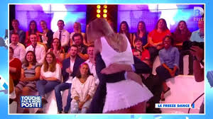 Ne riez pas, l'acte n'est pas si incongru que cela. Une Chroniqueuse De D8 Avoue Qu Elle Ne Porte Pas De Culotte Video Dailymotion