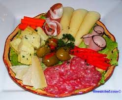 No necesitarás ser un chef experimentado para elaborar el antipasto italiano con vinagreta de vino tinto. Antipasto Italiano Italian Antipasto Appetizer Platter