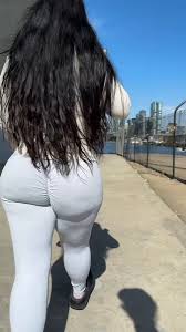 Lara Rose on X: Would you walk with me? ☺️ t.cohSb6VqBCHD  X