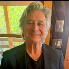 The music behind the lyrics is vibrant and energetic, making it hard not to  feel the emotions bubbling up. In the 1990s, “Separate Ways” not only  continued to be a favorite among