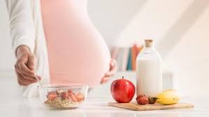 Bila ketika sebelum hamil moms cenderung mengabaikan sarapan dan makan yang sehat, sebaiknya moms tidak melakukan kebiasaan serupa saat hamil. 5 Asupan Yang Penting Dikonsumsi Ibu Hamil Saat Sarapan
