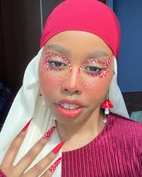 My aim is to show the world that Muslim women are quite capable of  expressing themselves through art, just like everyone else.” —24-year-old  Somali-Canadian creator Khadija https://www.instagram.com/p/CYjpns8peoF/