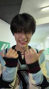 Omar Rudberg의 매력적인 댄스