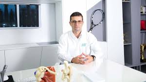 În ponderas suntem peste 200 de specialişti (medici primari, chirurgi, rezidenţi, asistenţi medicali) care ne dedicăm zilnic îngrijirii şi tratării pacienţilor noştri, ţinând cont de cele mai înalte standarde în actul medical. Dr Ion Bogdan Codorean Medic Primar Ortopedie Traumatologie SportivÄƒ