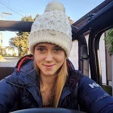 Laurie Hennig's Instagram, Twitter & Facebook