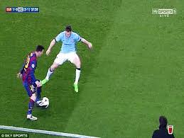 Hasil gambar untuk ronaldinho nutmeg