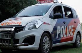 Woman delivers baby in police van in Delhi - OrissaPOST