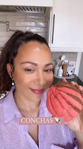 have you ever had a concha?! pan dulce (sweet bread) is a Mexican panderia  perfection 🇲🇽🤌🏽 they’re even better if you dunk them in a little  cafecito ☕️ or hot chocolate. recipe link in profile. 🥰🥰🥰